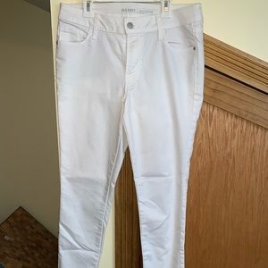 White skinny jeans